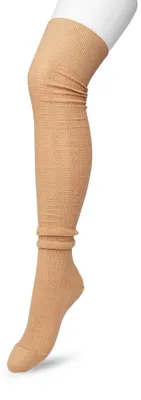 Produktbild von Bonnie Doon Bio-Overknees mit Zopfmuster für Damen, Hellbraun, Größe 36/42 – Klassisches Zopfmuster – Baumwolle – Komfortabel – Klassische Overknees mit Zopfmuster – ®  – Glatte Nähte – Kniestrümpfe – Nachhaltig und hautfreundlich – Macaroon – P53498.275