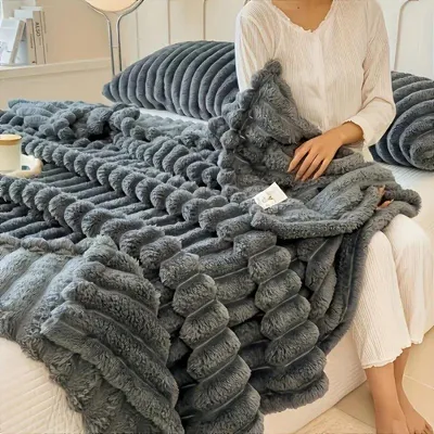 Produktbild von Luxus Kuschel Decke 150x200 cm – Weich & Bequem, Ganzjahresdecke, Flanell, waschbar