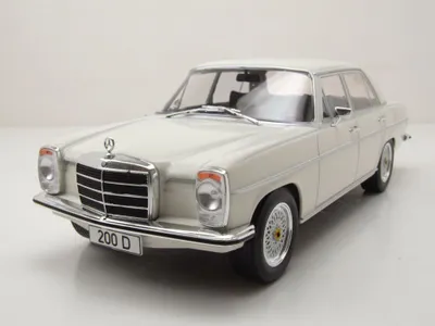 Produktbild von MCG 18122 Mercedes 200 D /8 Strichachter W115 1968 weiß 1:18