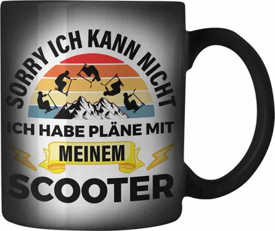 Produktbild von Trendation - Scooter Roller Fahrer Geschenk Farbwechsel Zauber-Tasse Scooterfahrer Geschenkidee Scooting Geschenkidee Jungs Profi Scooterfahrer Pro Grafik Stunts (Schwarz)