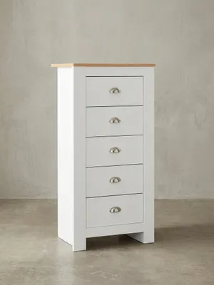 Frontansicht der hohen Kommode in Weiß und Eiche, 114 cm hoch, mit fünf Schubladen und stilvollen Aluminiumgriffen für das Wohnzimmer._#sku_BARWL6.379#