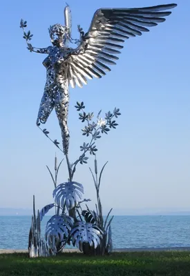 Produktbild von Casa Padrino Luxus Deko Skulptur Engel Silber 200 x 145 x H. 370 cm - Riesige Edelstahl Skulptur - Riesige Garten Deko Figur - Garten Skulpturen - Metall Skulpturen
