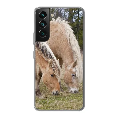 Produktbild von MuchoWow® Handyhülle Schutzhülle Hülle für Samsung Galaxy S22 Zwei grasende Fjordpferde auf einer Wiese Silikon Softcase Handy Hülle - Mobiltelefonhülle