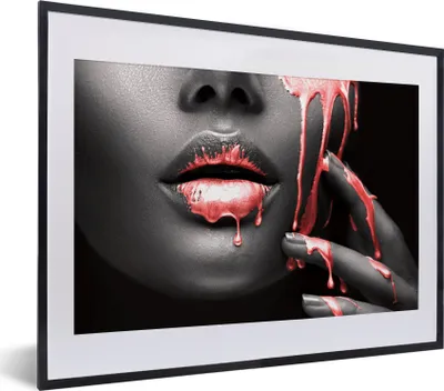 Produktbild von MuchoWow® MuchoWow® Gerahmtes Poster Lippen - Rot - Schwarz 40x30 cm - Poster mit zchwarzem Bilderrahmen - Bilderrahmen - Poster im Rahmen