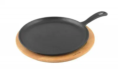 Immagine prodotto di LAVA METAL Padella per pizza/pancake in ghisa da 26 cm con base in legno