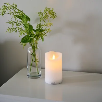 Produktbild von Sirius LED Kerze Sara 7,5 x 12,5 cm wiederaufladbar weiß