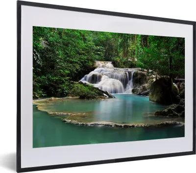 Produktbild von MuchoWow® MuchoWow® Gerahmtes Poster Ein Wasserfall mit Bäumen im Erawan-Nationalpark in Thailand 40x30 cm - Poster mit zchwarzem Bilderrahmen - Bilderrahmen - Poster im Rahmen