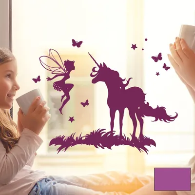 Produktbild von Fensterbild Wandtattoo Einhorn Fee mit Schmetterlingen in Lavendel - Größe M (30 cm breit x 25 cm hoch)