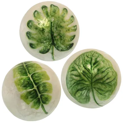 3 Perlmuttkugeln mit grünen Filigranblättern, Ø 18 cm