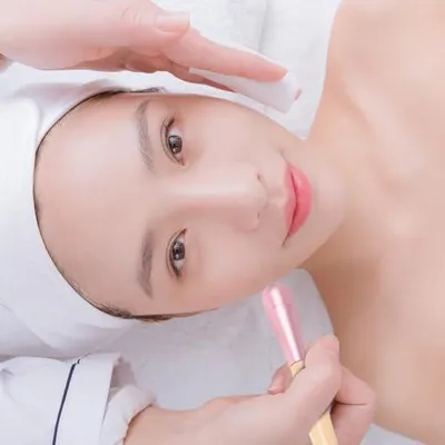 Produktbild von Eisroller für Gesicht und Augen sowie Stein-Gesichtsmassageroller für Frauen zur Linderung von Augenmüdigkeit und zur Hautpflege