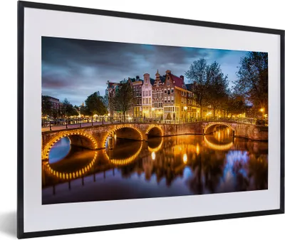 Produktbild von MuchoWow® Gerahmtes Poster Die Keizersgracht in der Nacht 60x40 cm - Poster mit Schwarzem Bilderrahmen Wandposter Rahmen Foto Bilder - Schlafzimmer - Plakat in Rahmen - Drucken
