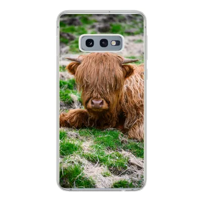 Produktbild von MuchoWow® Handyhülle Schutzhülle Hülle für Samsung Galaxy S10e Schottischer Highlander - Heu - Gras Silikon Softcase Handy Hülle - Handy
