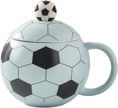 Produktbild von VHV - Fußball-Mug – Keramischer Fußballbecher mit 400 ml Fassungsvermögen und Deckel – Sportlicher Becher für Zuhause, Büro und Fußballfeiern – Mit Weltmeisterschaftsmotiv