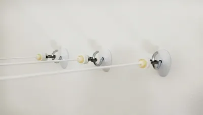 Obrázok produktu pre Nástenný sušiak DRY-SMART MINI 3, 3x5 m výsuvná šnúra na bielizeň, nástenný sušiak, šetrí miesto v interiéri aj exteriéri