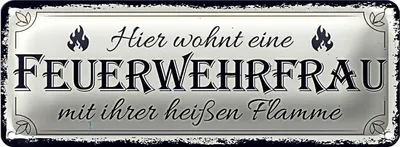 Produktbild von Blechschild Spruch 27x10cm Hier wohnt eine Feuerwehrfrau Dekoration