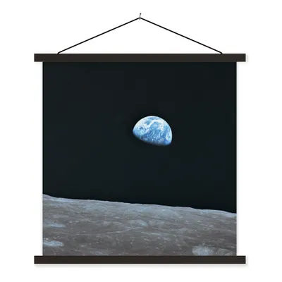 Produktbild von MuchoWow® Textilposter Die Erde vom Mond aus 120x120 cm mit schwarzem Rahmen - Aufhängungsset