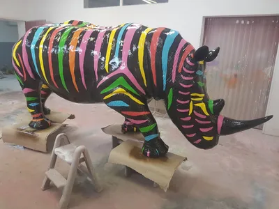 Produktbild von Abstrakte Figur Statue Gartenfiguren Dekoration Statuen Skulpturen Nashorn Neu
