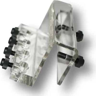 Produktbild von Dosierschlauchhalter aus Plexiglas für Aquarien bis 18 mm Glasstärke, hält 4 Schläuche (max. 6 mm Ø)