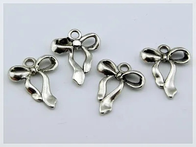 Produktbild von Vintageparts Anhänger Schleife Metalllegierung antik Silber 22 mm, 4 Stück