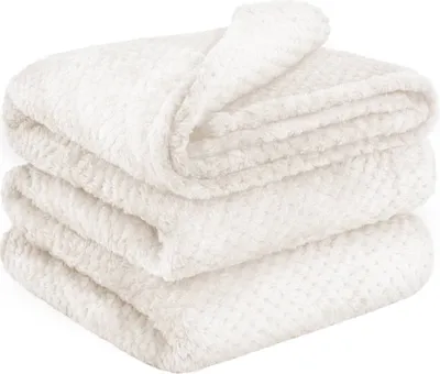 Produktbild von DOMAREX Warmer Weihnachtsplaid 150x200 cm – Weiche, Dicke Mikrofaser-Überwurfdecke mit festlichem Design, pflegeleicht & langlebig, Sofa & Bett - beige