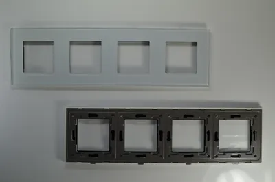 Produktbild von ERKMAN Rahmen Glasrahmen fach 4 Panel oder wand Wandlichtschalter und Steckdosen Weiß 299 mm