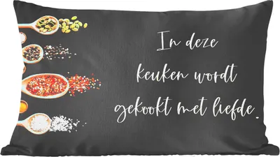 Produktbild von MuchoWow® Zierkissen Sofakissen Wohnzimmer Dekokissen 50x30 cm Zitate - Küche - Sprichwörter - In dieser Küche wird mit Liebe gekocht - Liebe - Wohnzimmerdekoration - Polster mit Photo