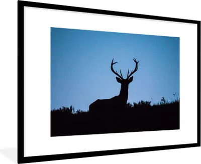 Produktbild von MuchoWow® MuchoWow® Gerahmtes Poster Hirsch - Scherenschnitt - Himmel 90x60 cm - Poster mit zchwarzem Bilderrahmen - Wanddekoration - Fotos