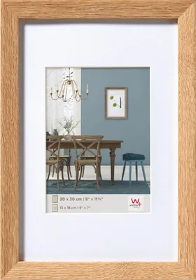 Image de Cadre en bois massif en chêne clair, dimensions 24x30 cm, avec passe-partout de 15x20 cm, marque Walther Fiorito