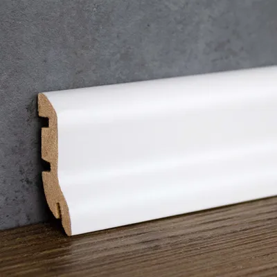 Produktbild von PROVISTON | Sockelleiste | Geschwungenes Profil | 20 x 45 x 2500 mm | MDF foliert | Weiß | Annähernd RAL 9010 | Moderne Fußleiste | 2.5 Meter