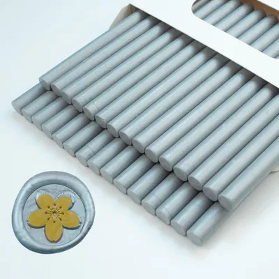 Image de Bâtonnets de cire pour mini-pistolets à colle - 30 pièces - argentés - pour enveloppes et décorations