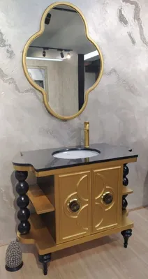 Produktbild von Casa Padrino Barock Badezimmer Set Schwarz / Gold - 1 Waschtisch mit Keramik Waschbecken & 1 Wandspiegel - Barock Badezimmer Möbel