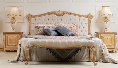 Produktbild von Casa Padrino Luxus Barock Schlafzimmer Set Cremefarben / Gold - 1 Doppelbett mit Kopfteil & 2 Nachtkommoden - Schlafzimmer Möbel im Barockstil - Edel & Prunkvoll