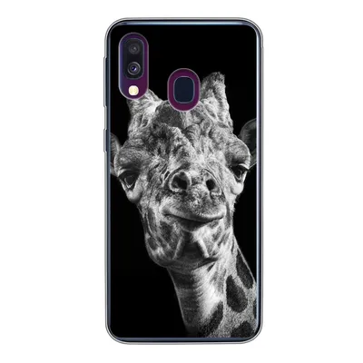 Produktbild von MuchoWow® Handyhülle Schutzhülle Hülle für Samsung Galaxy A40 Giraffe vor schwarzem Hintergrund in schwarz und weiß Silikon Softcase Handy Hülle - Handy-Tasche