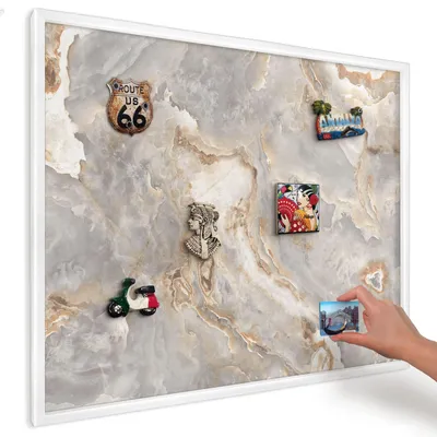 Produktbild von Magnettafel 80x60 cm mit weißem Rahmen - Magnetische Metalltafel, Magnetpinnwand zur Wandmontage für Wohnzimmer, Küche, Flur, Kinderzimmer und Büro - Marmor-Eleganz