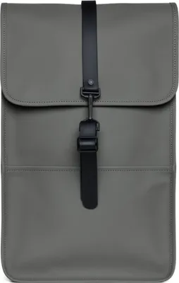 Produktbild von Rains Rucksack wasserdicht 13 Liter mit Karabinerverschluss und 15 Zoll Laptopfach