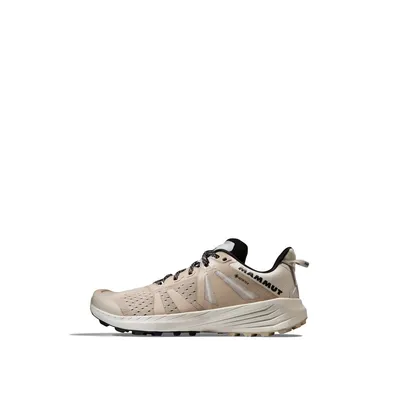Trailrunning-Schuhe für Damen; Modell "Saentis TR Low GTX" von Mammut in hellbeige mit schwarzem Logo.