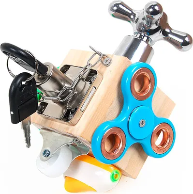 Immagine prodotto di BusyCube Cubo Didattico Montessori 7 in 1 in Legno – Gioco Motorio con Chiavi, Interruttore e Chiavistello per Bambini