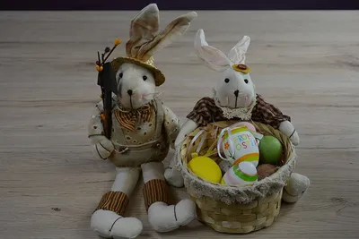 Produktbild von Osterhasen-Paar mit Oster- Eierkorb Dekofigur Hase Ostern Hasenpaar 2tlg