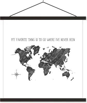 Produktbild von MuchoWow® Textilposter Weltkarte - Schwarz und weiß - Zitat 120x120 cm mit schwarzem Rahmen - Aufhängungsset