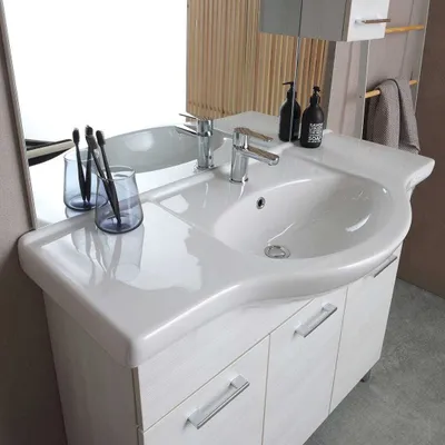 Produktbild von Breites 106 cm Badmöbelset mit Türen und Füßen, Waschbecken, Spiegel mit Hängeschrank und LED | Rimini