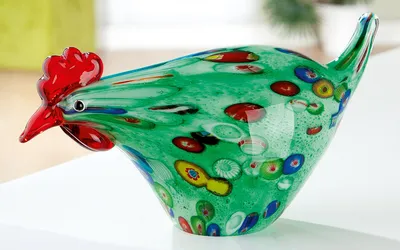 Produktbild von Gilde GlasArt Huhn "Wildflower" grün/blau/rot durchgefärbt und mundgeblasen H: 12.50 cm B: 25 cm T: 9.5 cm 39840