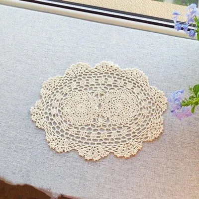 Produktbild von Handgefertigte Tischsets mit Kantenverzierungen – Baumwoll-Tischsets – Vintage-Optik, gehäkelt – Blumenmuster – 25 x 35 cm – Dekorativer Tischschmuck – Tischsets
