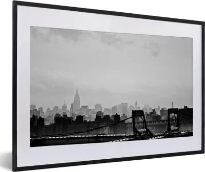 Produktbild von MuchoWow® MuchoWow® Gerahmtes Poster New Yorker Skyline in schwarz-weiß 60x40 cm - Poster mit zchwarzem Bilderrahmen - Schlafzimmer - Plakat in Rahmen - Drucken