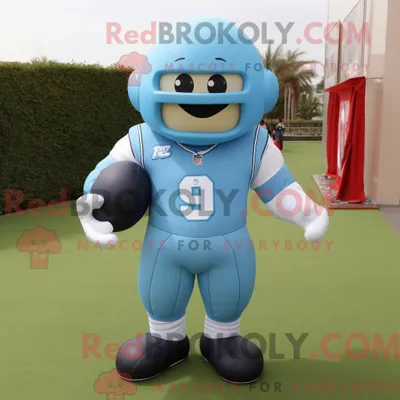 Produktbild von Maskottchen REDBROKOLY mit himmelblauem American-Football-Helm bekleidet mit einem Henley-Shirt und Fußpolstern