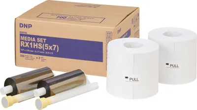 Produktbild von DNP DSRX1HS-5X7 Fotopapier 13x18 cm 800 Stück 2 Rollen