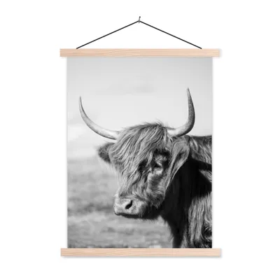 Produktbild von MuchoWow® Textilposter Schottischer Highlander - Tiere - Schwarz - Weiß 60x80 cm mit holzfarbenen Rahmen - Wandbild