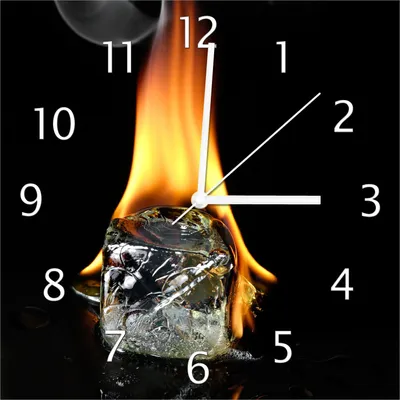 Produktbild von Wallario Design Wanduhr Brennender Eiswürfel aus Echtglas, Größe 30 x 30 cm