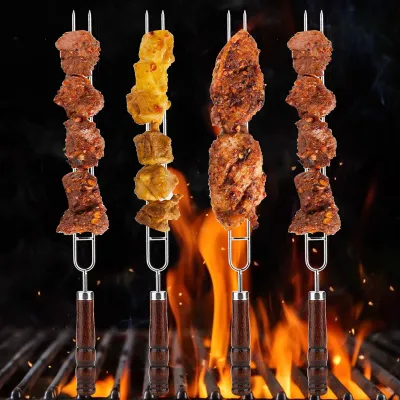 Zdjęcie produktu dla Zestaw 6 sztuk szpikulców do grillowania w kształcie litery U ze stali nierdzewnej wraz z 2 sztukami silikonowych pędzelków do smarowania potraw przed pieczeniem