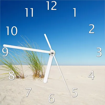 Produktbild von Wallario Design Wanduhr Sandstrand unter blauem Himmel aus Echtglas, Größe 20 x 20 cm