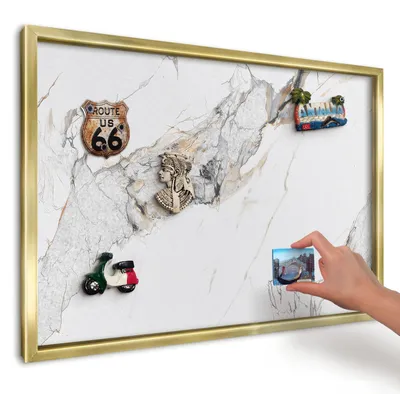 Produktbild von Magnettafel 60x40 cm mit goldenem Rahmen - Magnetische Metalltafel, Magnetpinnwand zur Wandmontage für Wohnzimmer, Küche, Flur, Kinderzimmer und Büro - Marmoroptik